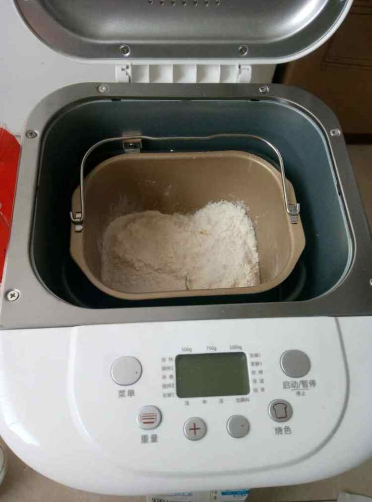 蝴蝶椰蓉面包步骤1