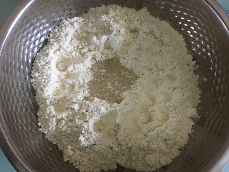 桑葚果汁软欧包步骤3