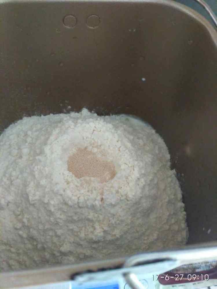 腰果奶酥面包步骤1