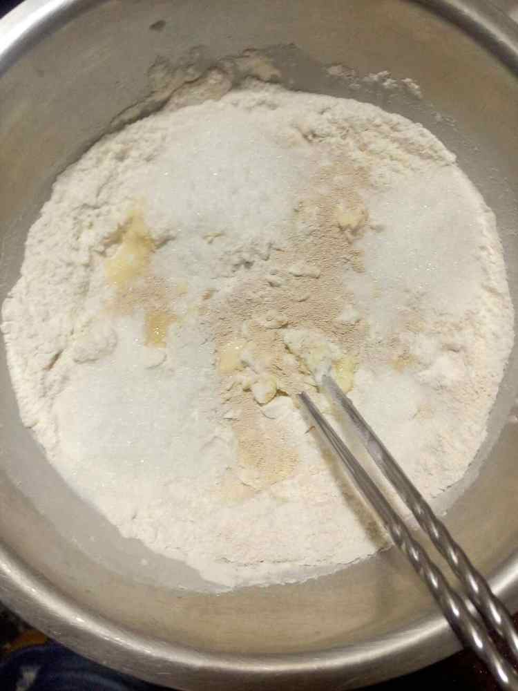 椰蓉红豆面包步骤3