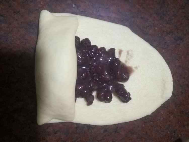 椰蓉红豆面包步骤8