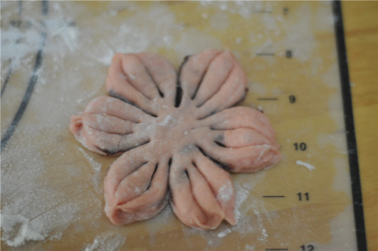 苋菜汁桃花包步骤12