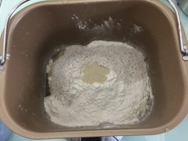 牛油果金枪鱼全麦面包步骤1
