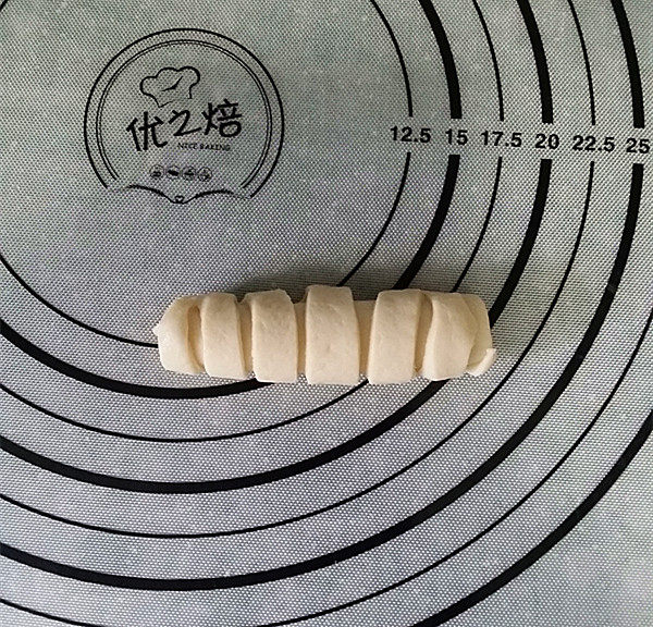 酸奶派盘面包卷步骤9