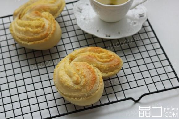 蜂蜜椰蓉心形面包