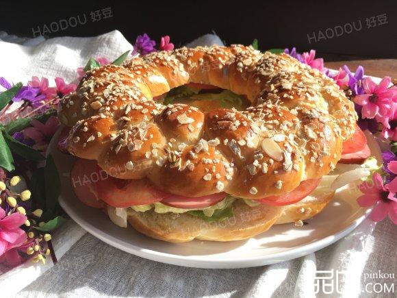 燕麦辫子花环汉堡面包