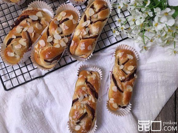 汤种法豆沙馅辫子面包