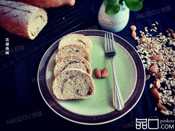 全麦果仁面包