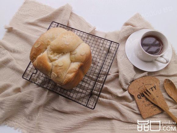 辫子椰蓉面包