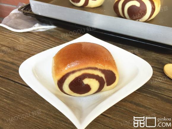 可可双色蜂蜜面包卷