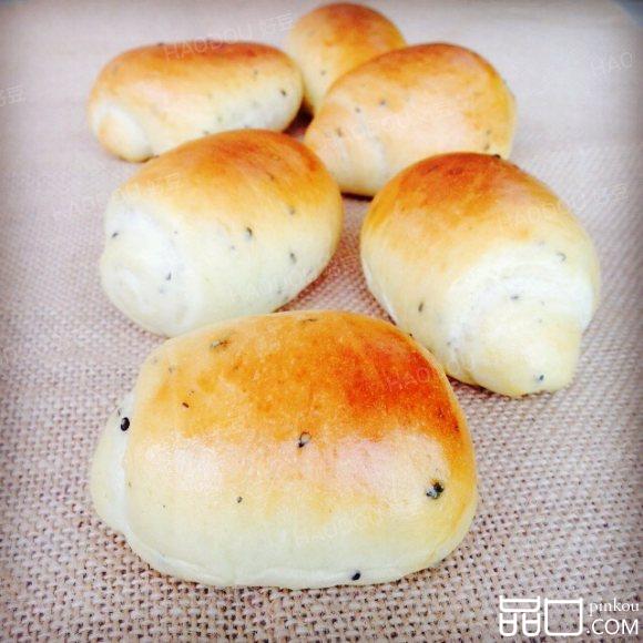 手揉黑芝麻小餐包