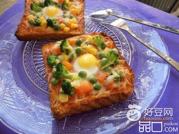 时蔬吐司披萨