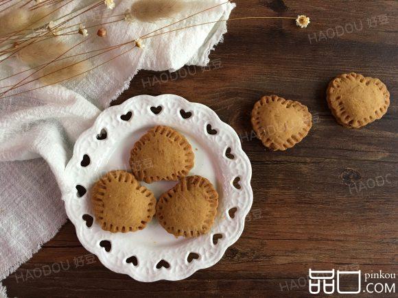 爱心型凤梨馅夹心挞饼