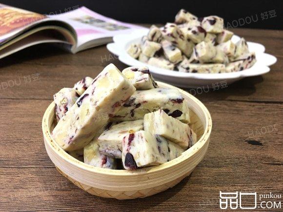核桃芝麻蔓越莓牛轧糖