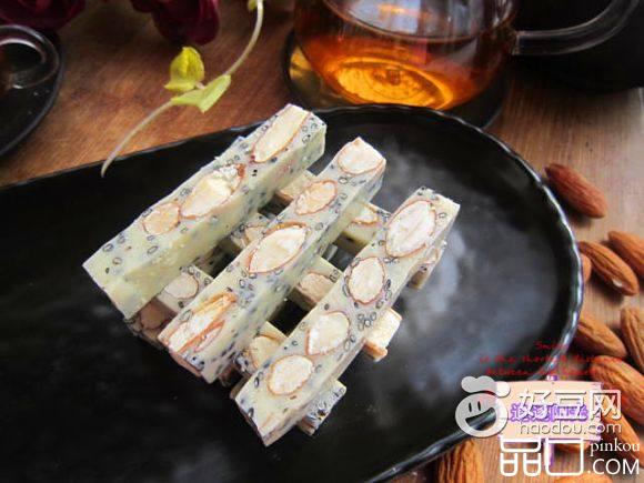 黑芝麻杏仁牛轧糖