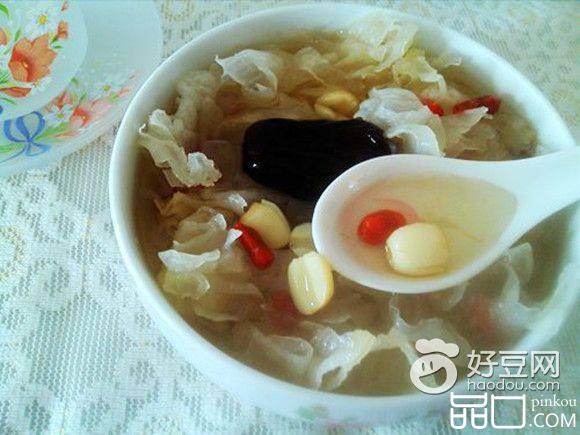 银耳莲子红枣羹