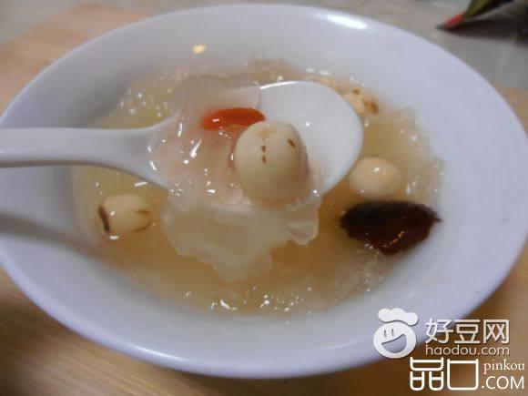 银耳莲子大枣羹