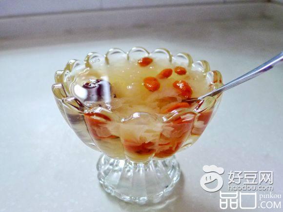 枸杞银耳莲子羹