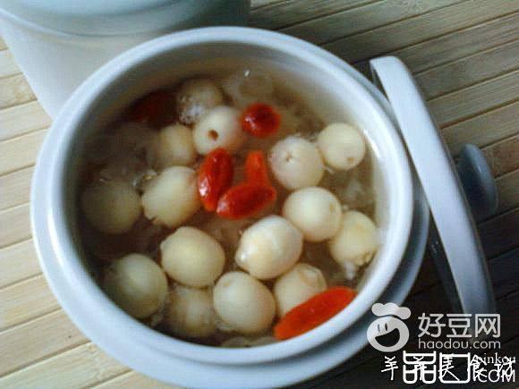 冰糖莲子银耳羹