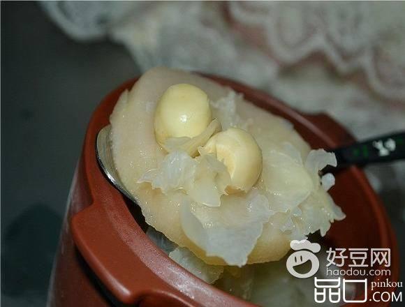 雪梨莲子银耳羹