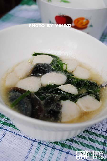 鱼丸皮蛋豆苗羹