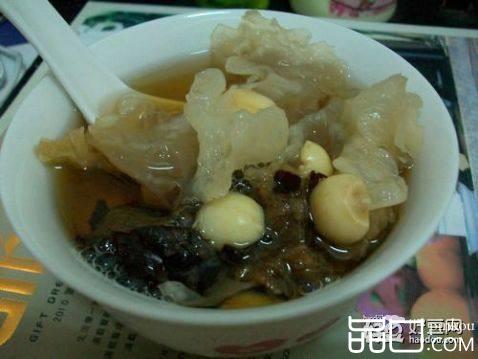 银耳莲子羹