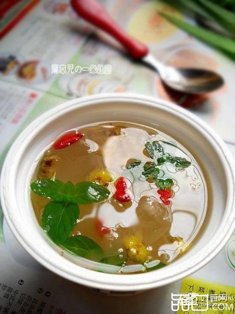 菊花薄荷银耳羹