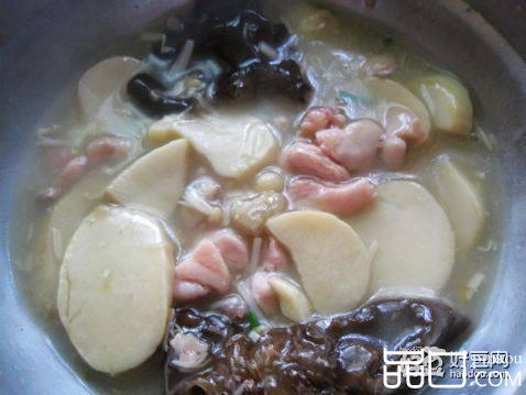 鸡腿肉菌菇羹