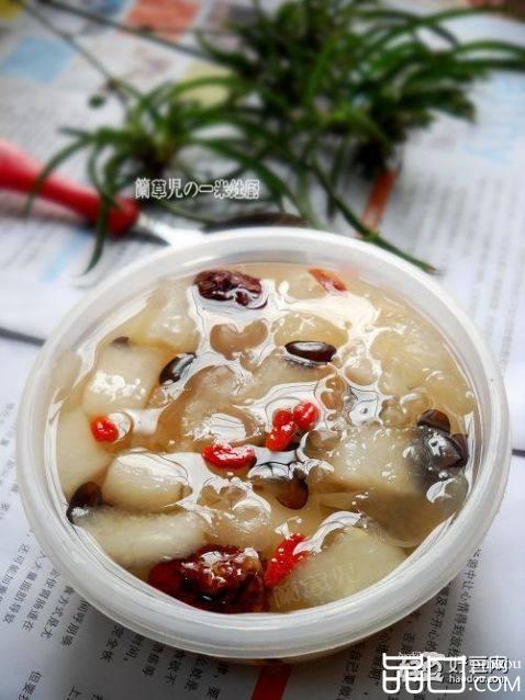 黑豆雪梨银耳羹