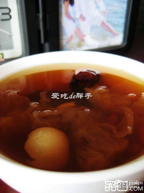 冰糖银耳桂圆羹