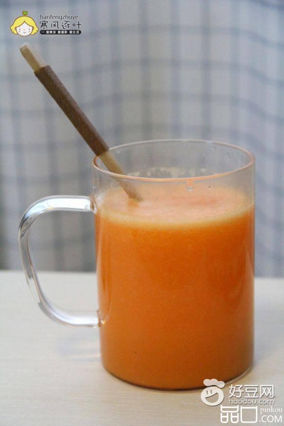 鲜榨橘子胡萝卜苹果汁
