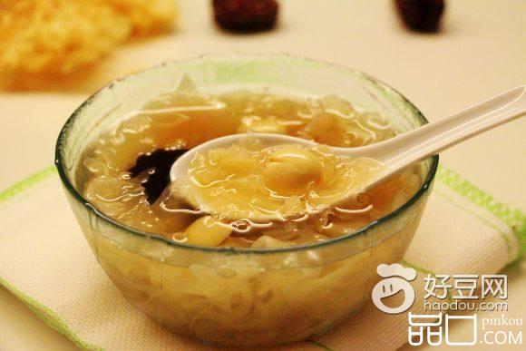 雪梨银耳大枣羹