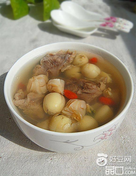 莲子干贝炖瘦肉
