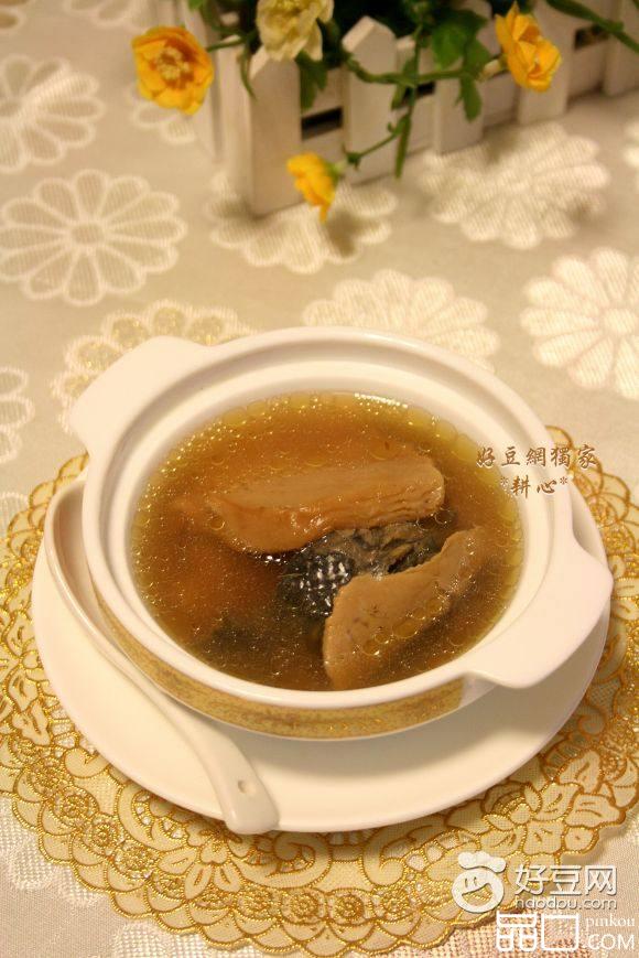 牛肝菌炖乌鸡汤