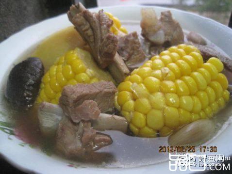 花生玉米炖排骨