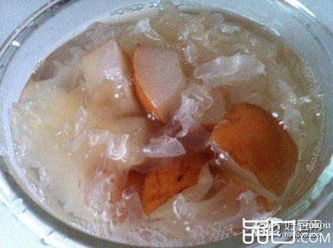 银耳炖雪梨