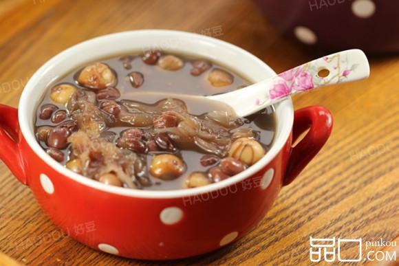 红豆花生莲子银耳羹
