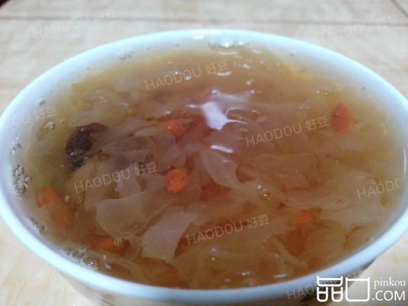 冰糖银耳红枣枸杞羹