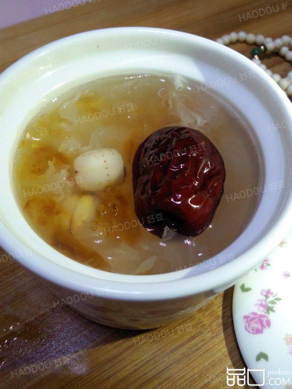 桃胶银耳莲子羹