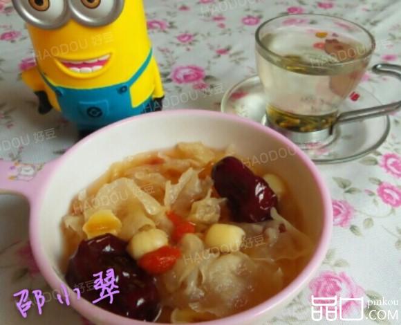 银耳莲子糖水