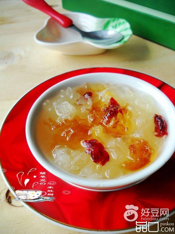 桃胶蔓越莓雪耳羹