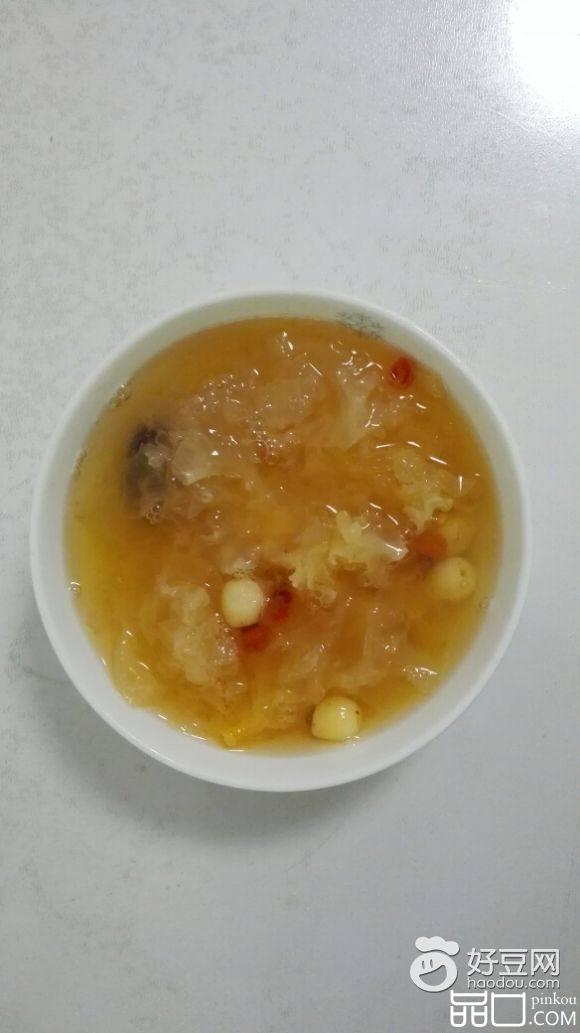 银耳红枣枸杞莲子羹