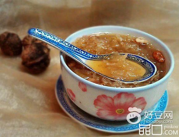 银耳枸杞子炖核桃仁