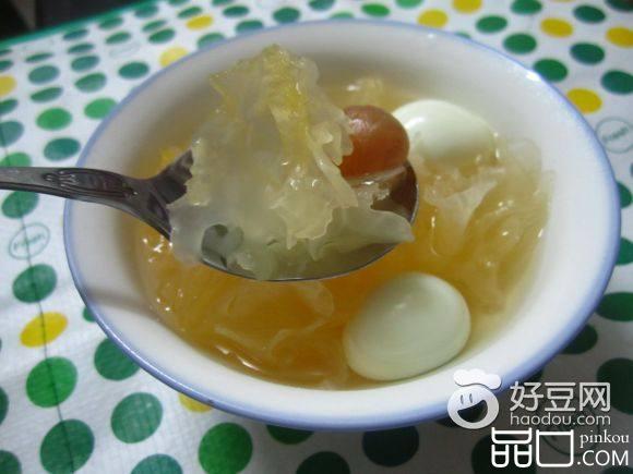 雪耳鹌鹑蛋糖水