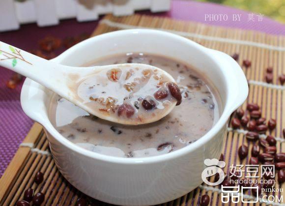 椰香桃胶红豆汤