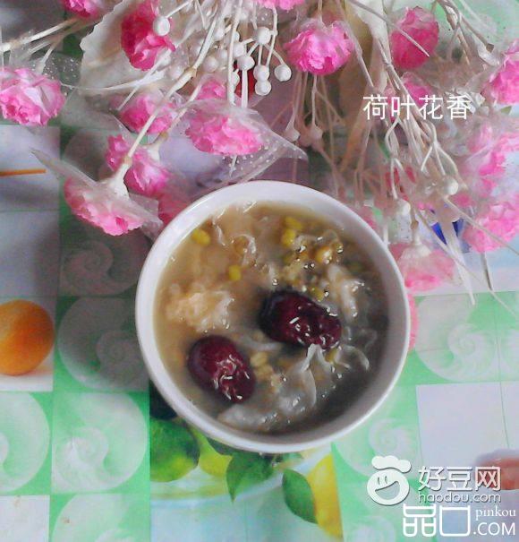 绿豆红枣银耳糖水