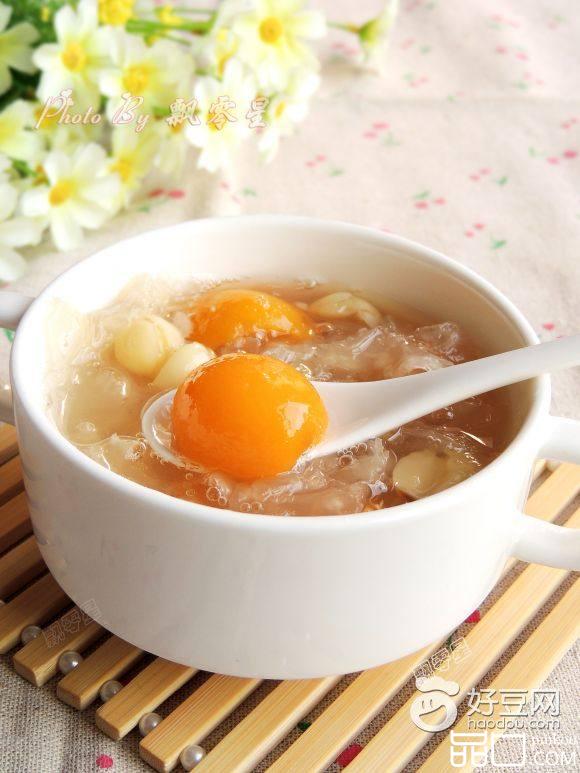 枇杷莲子银耳羹