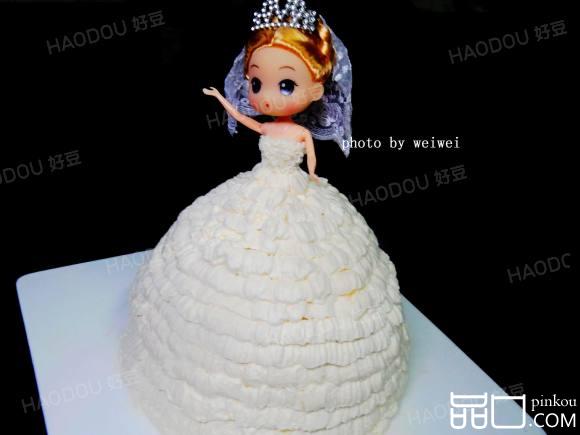美丽的芭比蛋糕