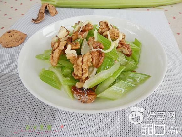 西芹核桃沙拉
