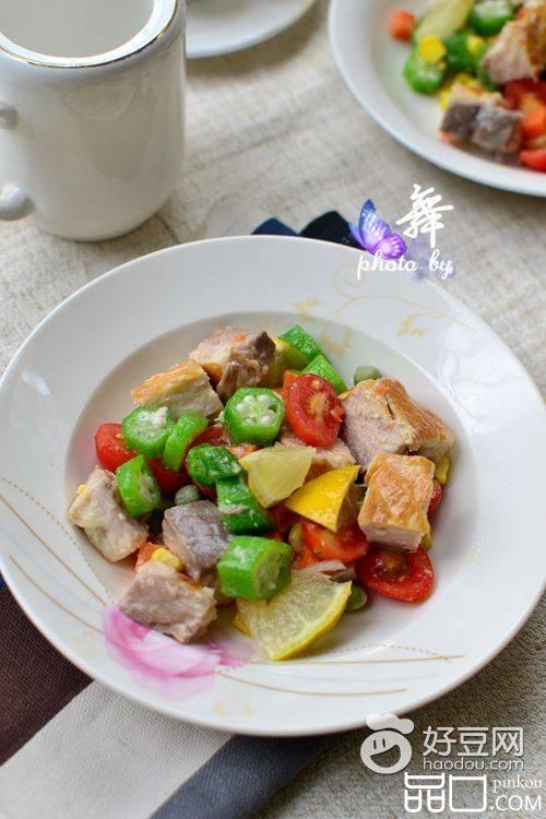 鲟鱼熏肉色拉